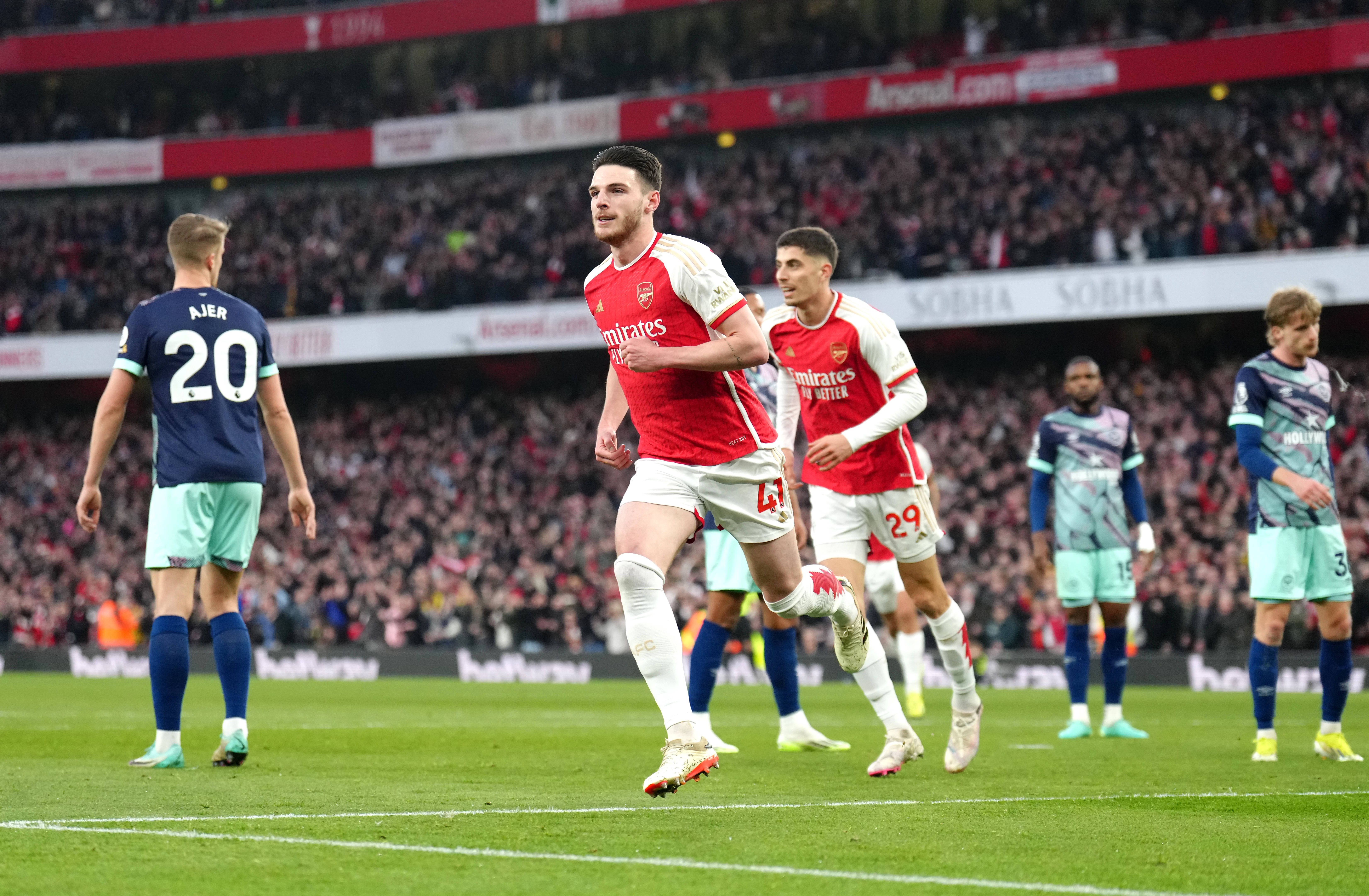 Atenção, FC Porto: Arsenal vence Brentford perto do fim