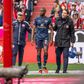 Jogador do Mainz colapsa em campo, mas recupera rapidamente
