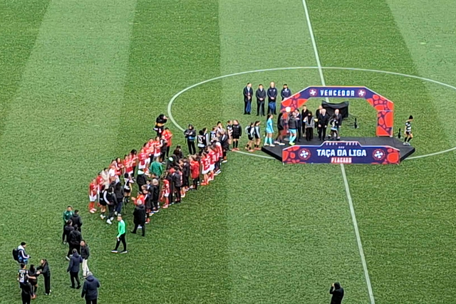 Benfica faz guarda de honra ao Sporting