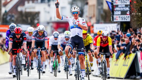 Paris-Nice: Tim Merlier vence primeira etapa; João Almeida no pelotão