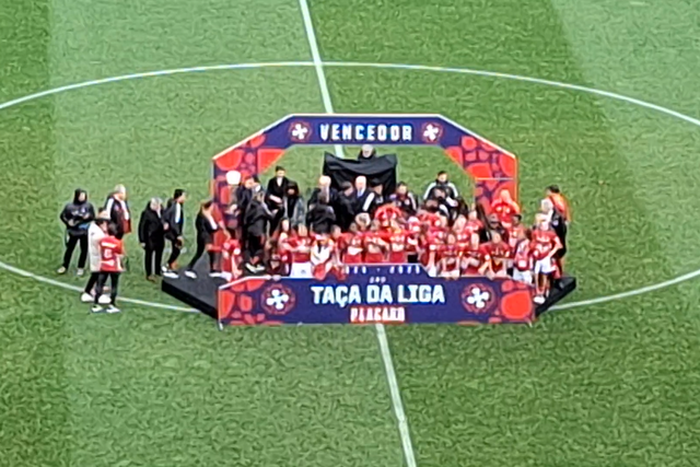 Guarda de honra do Sporting ao Benfica, entrega da taça, hino e festa com os adeptos