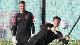 Casteels não aprova regresso de Courtois: «Acho um pouco estranho...»