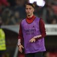 Hugo Félix, avançado do Benfica, a aquecer de colete durante um jogo