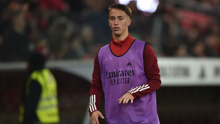 Benfica: choque de cabeças leva Hugo Félix ao hospital