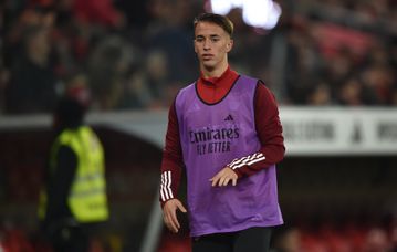 Benfica: choque de cabeças leva Hugo Félix ao hospital