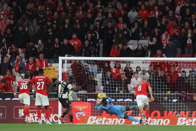 Benfica: chovem elogios para Samu – «Defendes muito!», «Monstro», «Muralha»