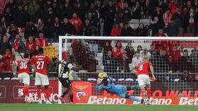 Benfica: chovem elogios para Samu – «Defendes muito!», «Monstro», «Muralha»
