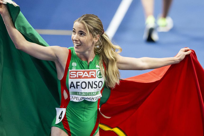 Salomé Afonso conquista medalha de bronze nos 3000 metros.