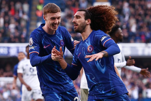 Chelsea sofre e treme mas derrota Leicester