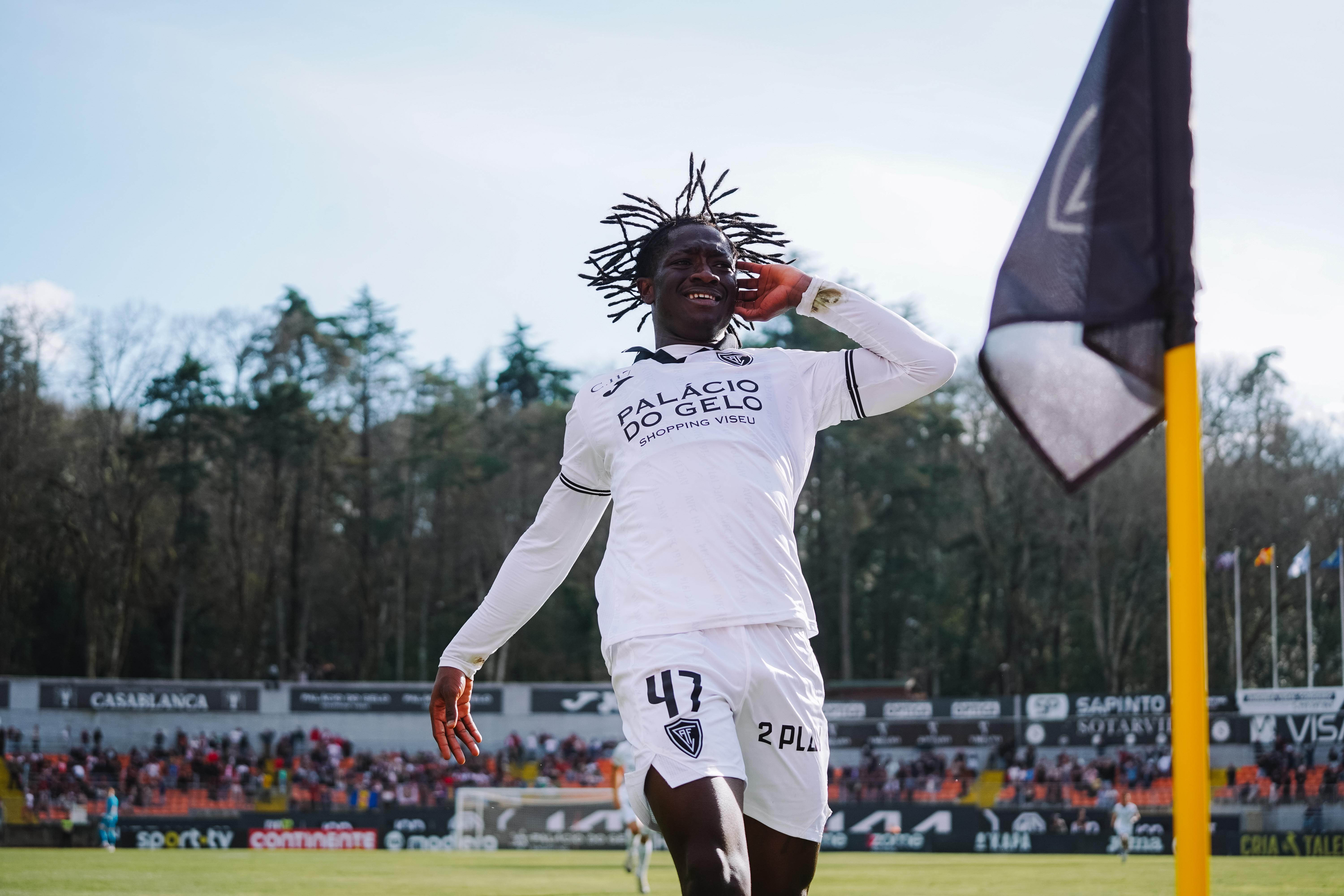 Lorougnon Gohi (Académico de Viseu): o extremo de 21 anos foi um suplente de ouro na caminhada dos viriatos até à Liga na temporada passada. Bis ao Marítimo elevou o estatuto. Golos na pré-época antecipam poderes reforçados.