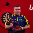 Luke Littler, 19 anos, é bicampeão mundial de dardos. IMAGO