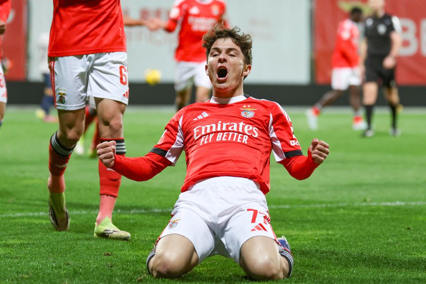 Médio-ofensivo continua a dar cartas na formação secundária dos encarnados - Foto: Benfica