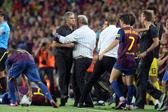 A Supertaça Espanhola de 2011 terminou em caos após uma entrada violenta de Marcelo, do Real Madrid, que levou a uma briga envolvendo jogadores e treinadores. Mourinho esteve no centro da situação ao tocar no olho de Tito Vilanova, adjunto do Barça. IMAGO