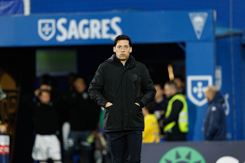 Luís Pinto deixa o comando técnico do Vitória — Foto: IMAGO