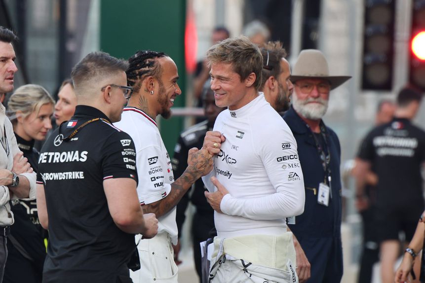 Lewis Hamilton e Brad Pitt durante a rodagem do filme. IMAGO
