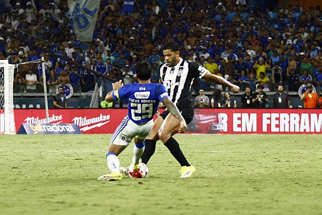Hulk critica árbitro após confusão no Campeonato Mineiro: «Disse que ia dar m...»