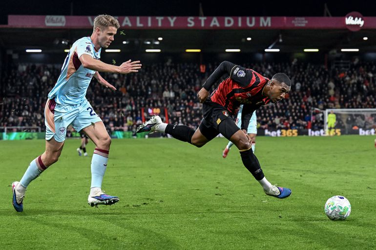 6 - Acabado de chegar do Brasil à Premier League pela porta do Bournemouth, Rayan teve uma valorização de 15 milhões, para 40 milhões