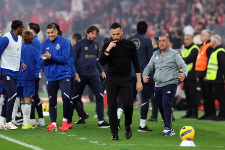 Farioli quer evitar quebra ao nível da que experienciou no Ajax em 2024/25 - Foto: Catarina Morais/KAPTA+