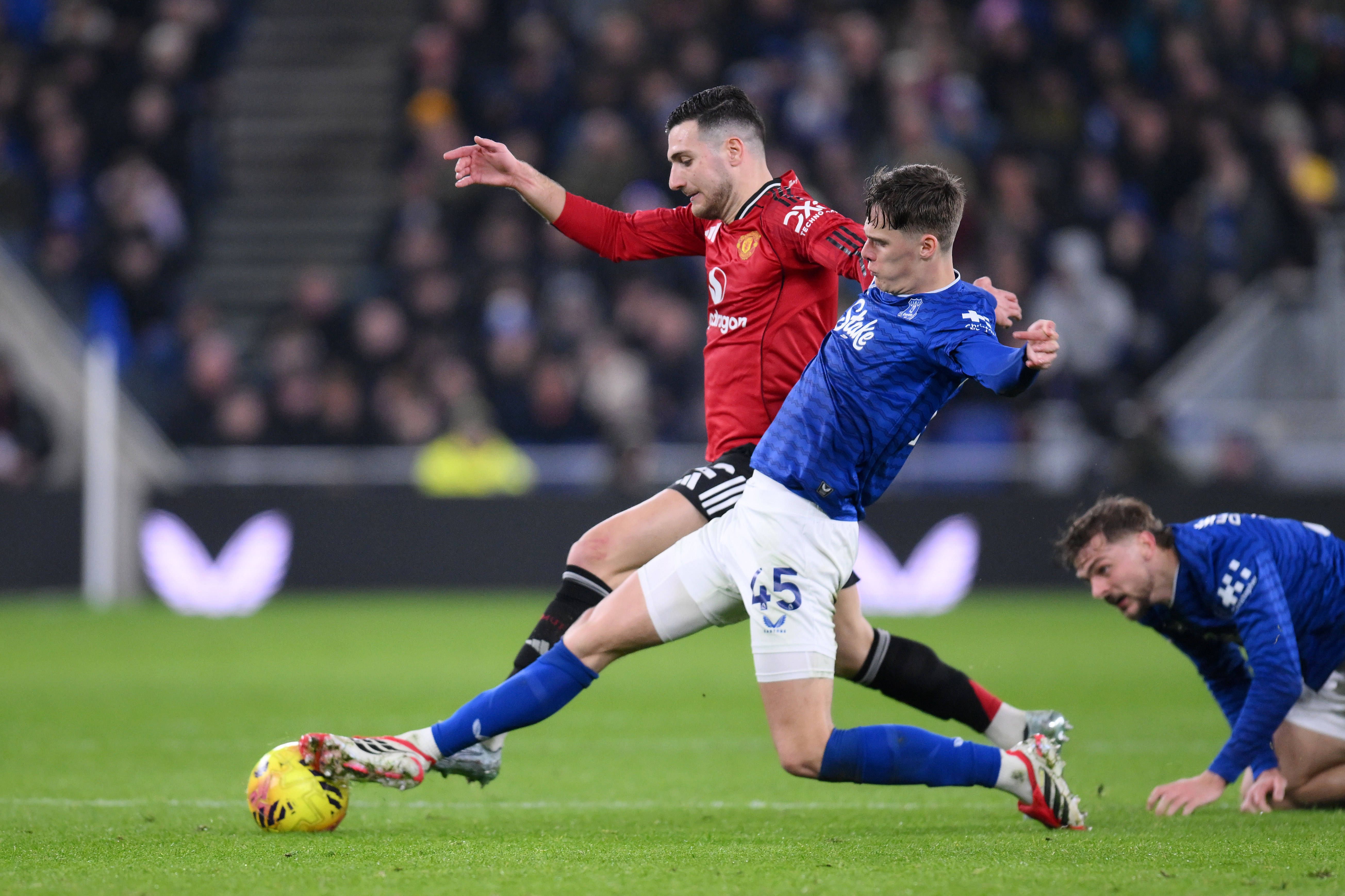 8 - Harrison Armstrong, médio de 19 anos do Everton teve um crescimento de valor de mercado de 10,8 milhões, para 12 milhões.