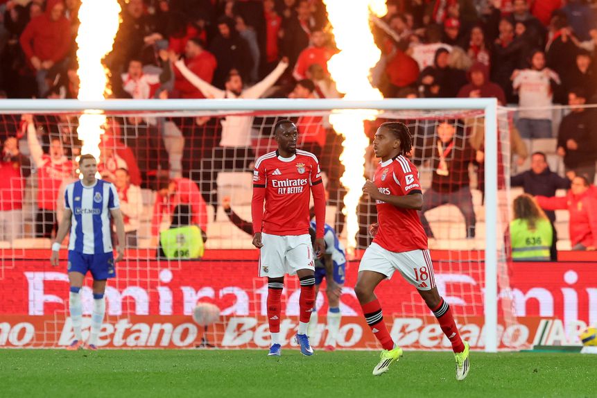 Lukebakio e Leandro Barreiro entraram para evitar a derrota do Benfica no clássico — Foto: Catarina Morais/Kapta+