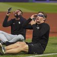 Eclipse durante um jogo da MLB em Cleveland