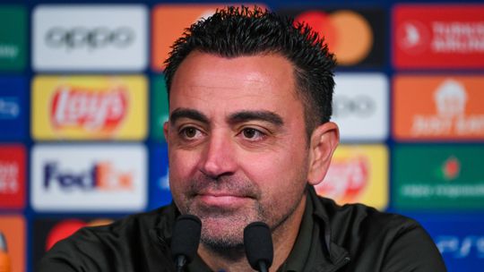 Xavi responde a Luis Enrique e admite: «PSG é favorito»