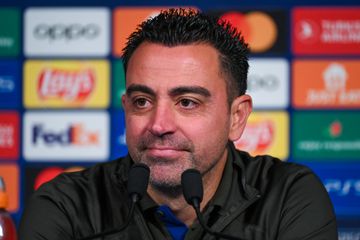 Xavi responde a Luis Enrique e admite: «PSG é favorito»