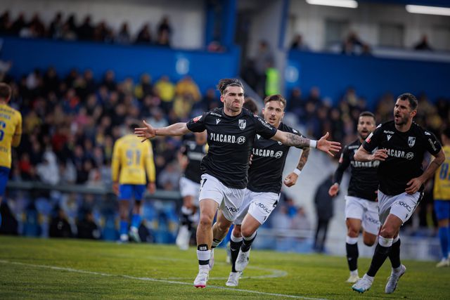 V. Guimarães: West Ham continua em cima de Jota Silva