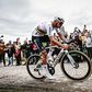 Identificado espectador que atirou boné para as rodas de Van der Poel na Roubaix