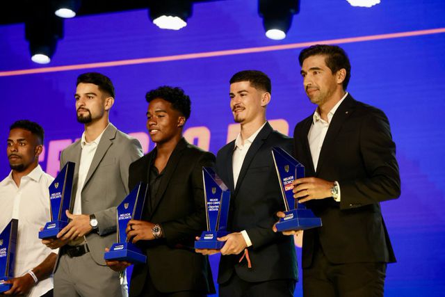 Abel é (finalmente) melhor treinador do Paulistão e Endrick deixa dedicatória