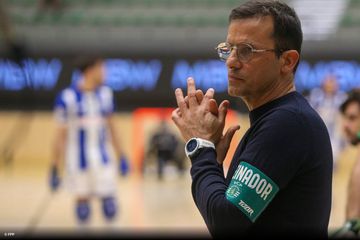 Treinador Alejandro Domínguez deixa Sporting no final da temporada