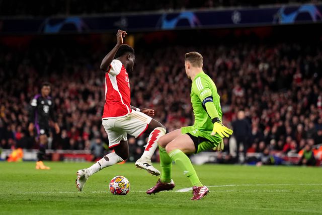 VÍDEO: Arsenal e Bayern ficaram a reclamar penáltis