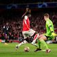 VÍDEO: Arsenal e Bayern ficaram a reclamar penáltis