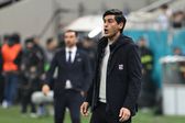 Paulo Fonseca, treinador do Lyon, a dar instruções