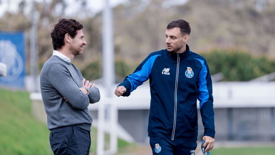 O presidente André Villas-Boas e o treinador Martín Anselmi