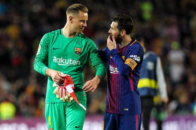 Ter Stegen e Messi à conversa no Barcelona