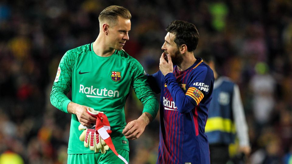 Ter Stegen e Messi à conversa no Barcelona