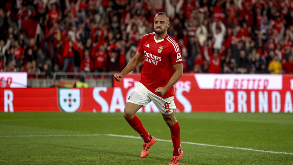 Arthur Cabral foi lançado na segunda parte e aumentou a vantagem do Benfica diante do Tirsense (Foto: IMAGO)