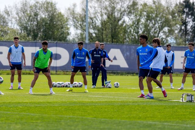 Martín Anselmi voltou a não contar com os lesionados Grujic e Vasco Sousa no treino matinal no Olival (Foto: FC Porto)