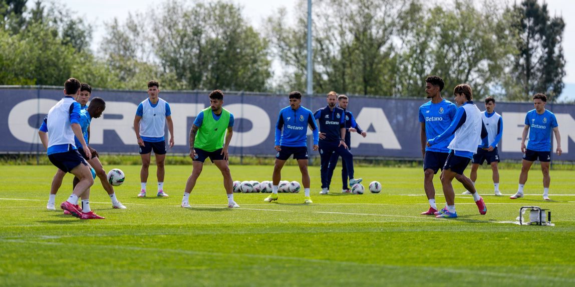 Martín Anselmi voltou a não contar com os lesionados Grujic e Vasco Sousa no treino matinal no Olival (Foto: FC Porto)
