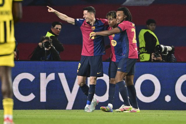 Barcelona esmaga Dortmund e tem pé e meio nas meias-finais