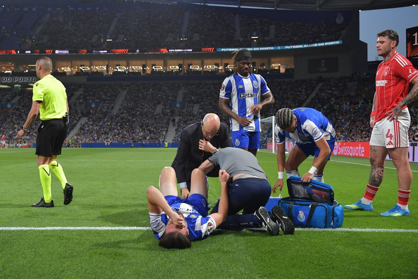 Martim Fernandes muito queixoso junto à linha lateral - Rogério Ferreira/KAPTA+