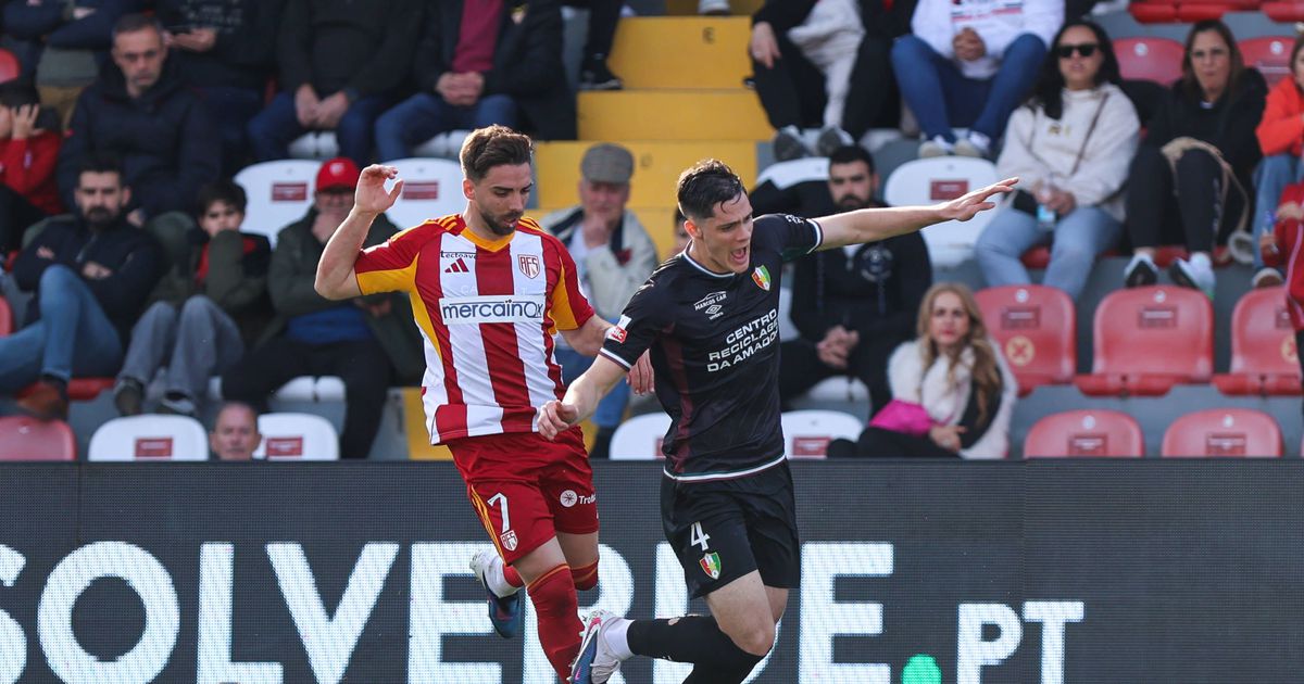 Estrela da Amadora: central vê o leão, médio ainda aguarda