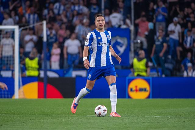 Depois do assalto, Bednarek não está com a equipa do FC Porto
