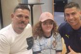 Inaya, ao centro, com o pai e Cristiano Ronaldo, durante o Euro 2024, na Alemanha