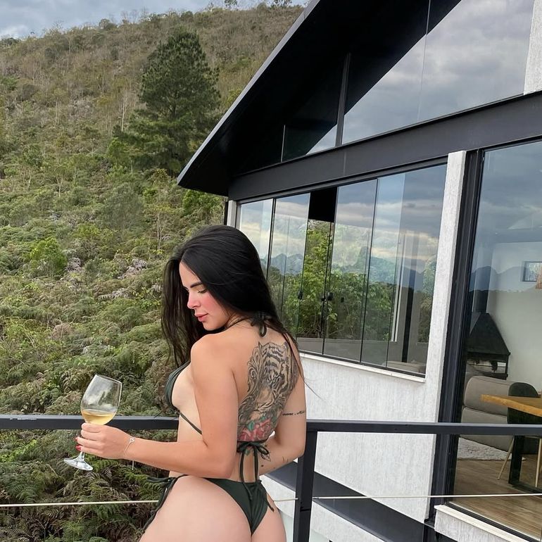 Tiffany Barcelos - Instagram