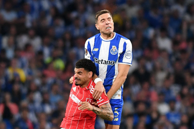 Bednarek e Gibbs-White - Foto: Rogério Ferreira/KAPTA +