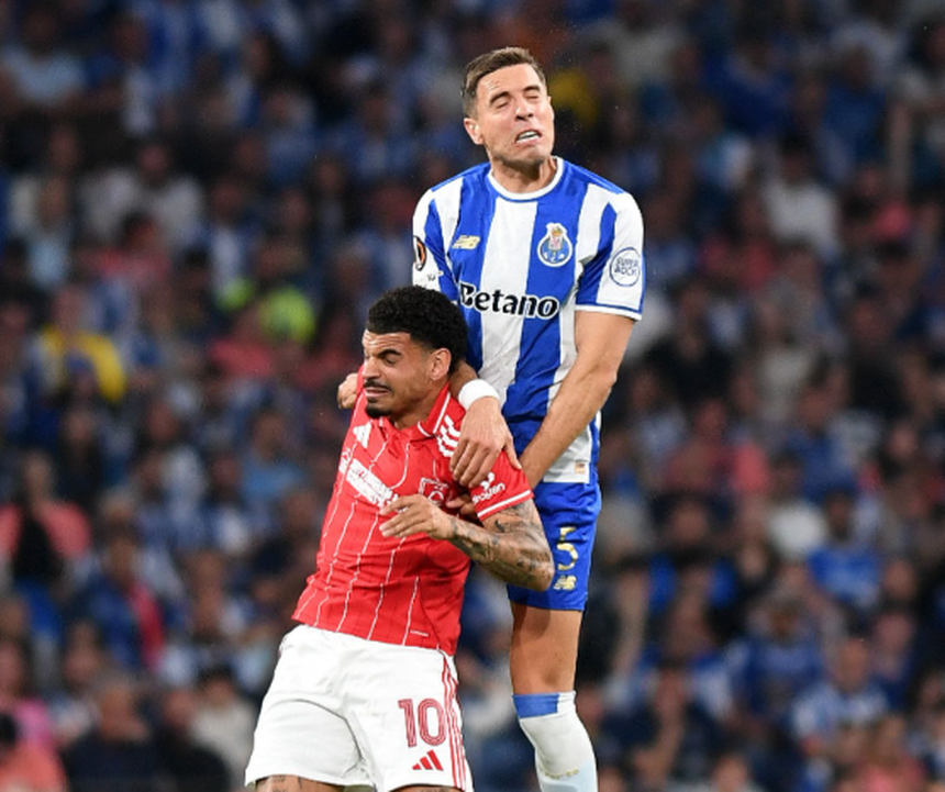 Bednarek e Gibbs-White - Foto: Rogério Ferreira/KAPTA +