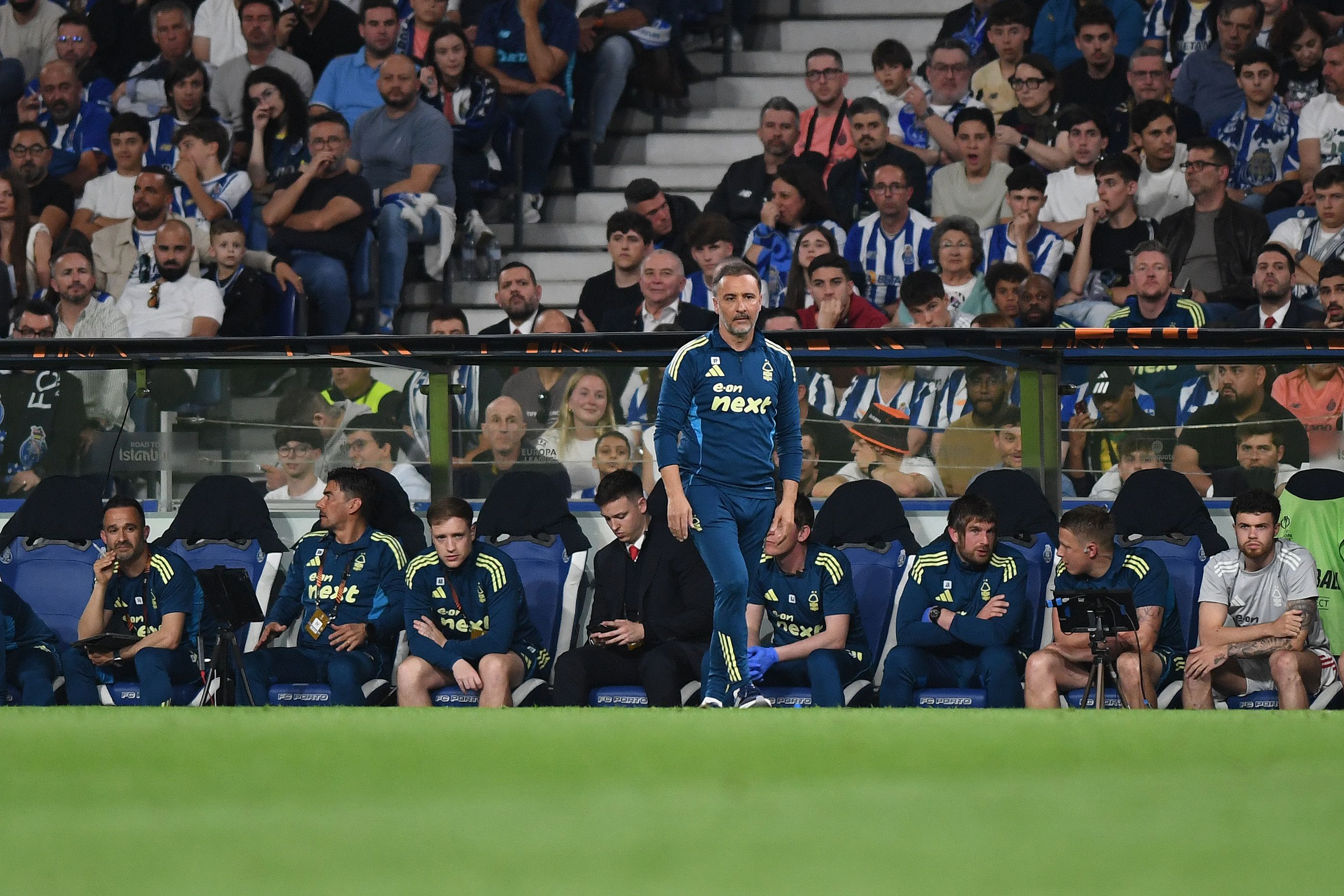 Vítor Pereira no banco do Forest no Dragão. Foto: Rogério Ferreira/Kapta+ (FC Porto-Nottingham Forest)