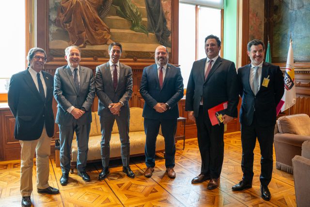 Jorge Galveias,
Eduardo Teixeira, Rui Costa, Pedro Pinto, Nuno Catarino e José Gandarez, na Assembleia da República — Foto: CHEGA